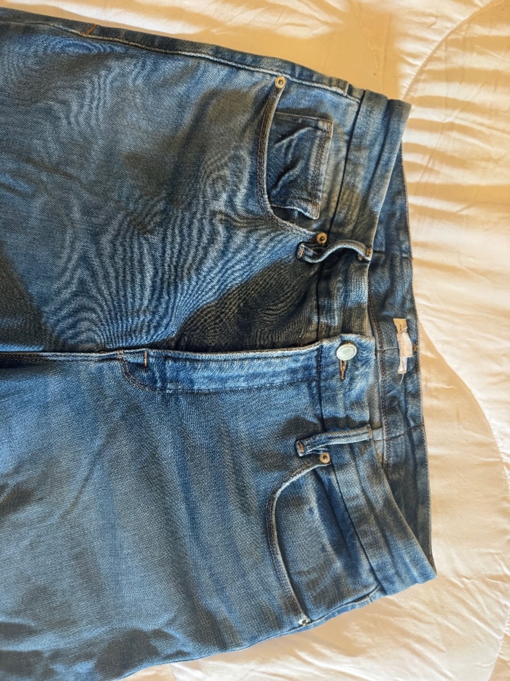 Women’s Good American Straight Leg Ankle Jeans Size 12/31. Medium Wash.